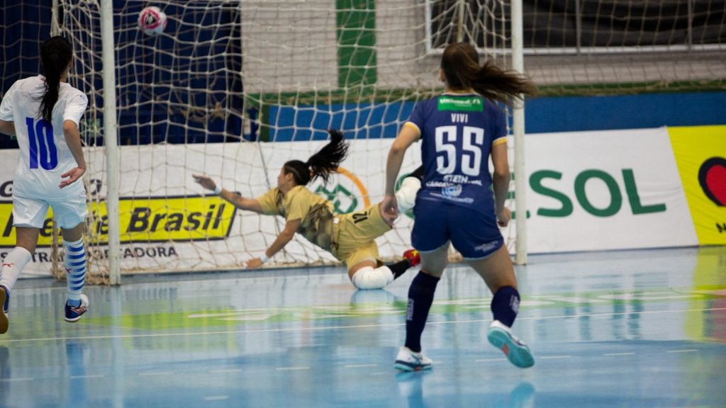 Seleção Paraguaia de Futsal Feminino é goleada pelo Stein Cascavel Futsal por 6 a 0