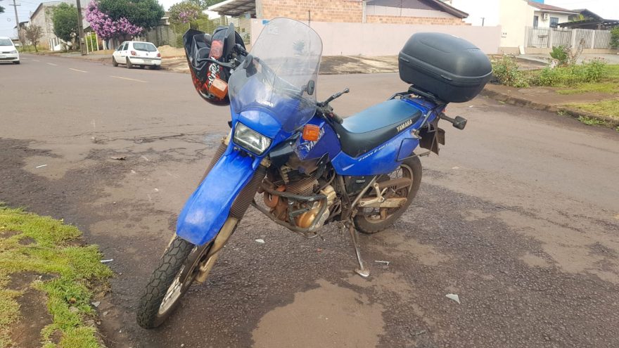 Carro e moto se envolvem em colisão no Bairro Cataratas