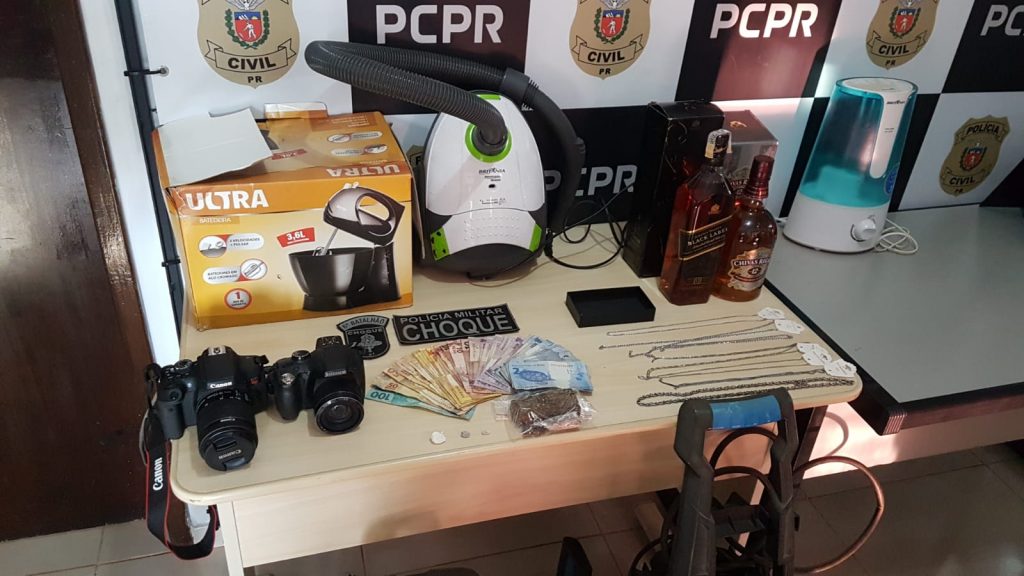 Operação resultou na apreensão de batedeira, aspirador de pó, lavadora, câmera fotográfica e outros objetos