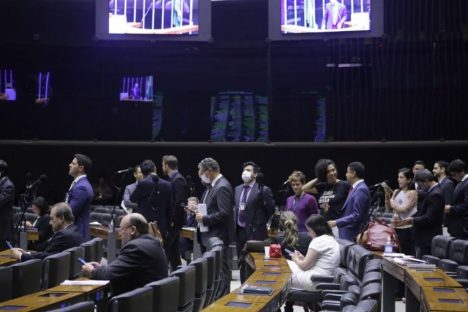 Deputados aprovam urgência para projeto que institui o Dia Nacional do Cristão; acompanhe Imagem referente a Deputados aprovam urgência para projeto que institui o Dia Nacional do Cristão; acompanhe