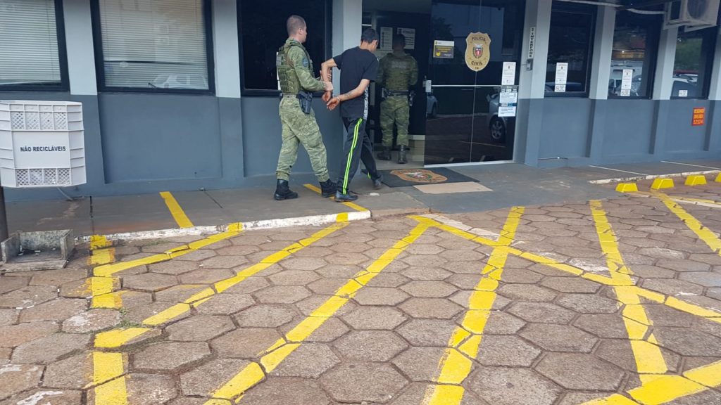Fiat Uno é recuperado pelo BPFron no Sanga Funda; homem foi detido na ação