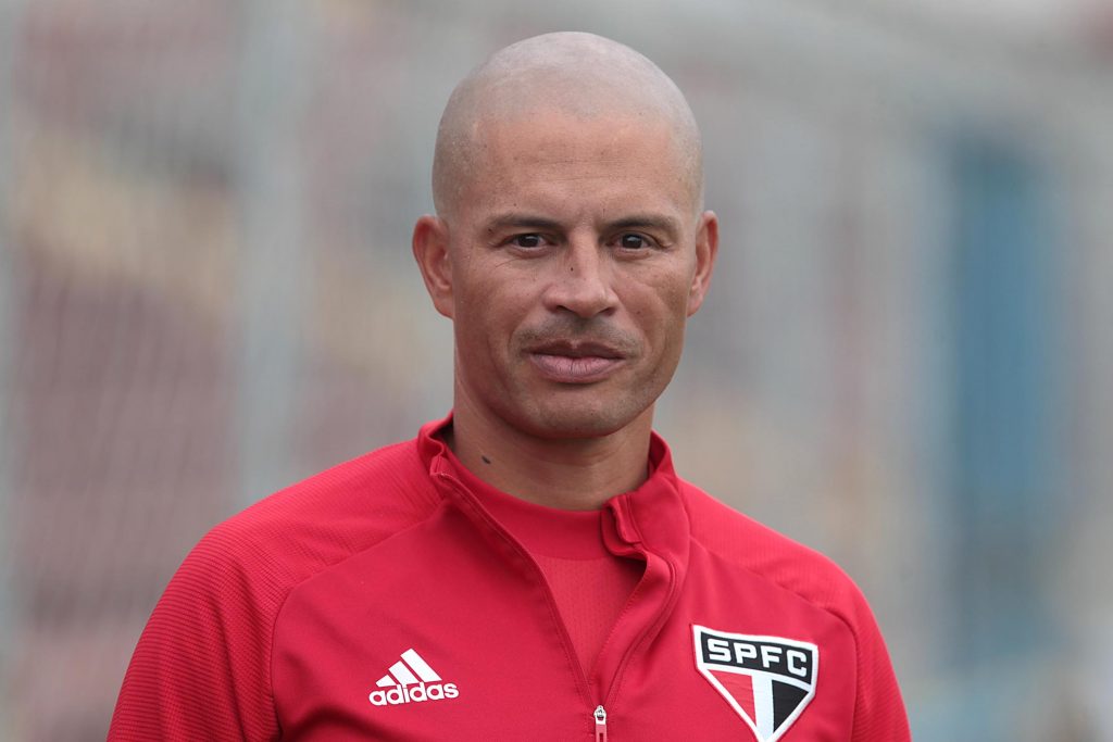 “Temos que atingir o equilíbrio”, diz Alex após primeira vitória do Sub-20