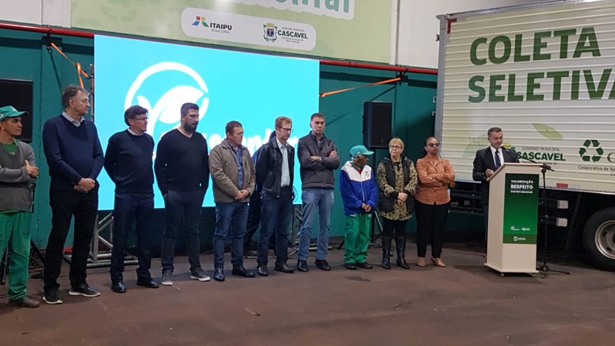 Projeto de incentivo às Cooperativas de Catadores de Recicláveis reúne autoridades no Ecoponto Manaus