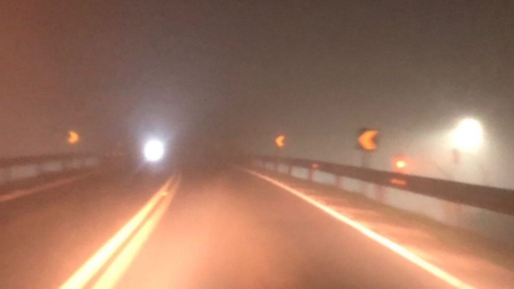 Ruas e rodovias de Cascavel são cobertas por neblina nesta madrugada de quinta-feira (12)