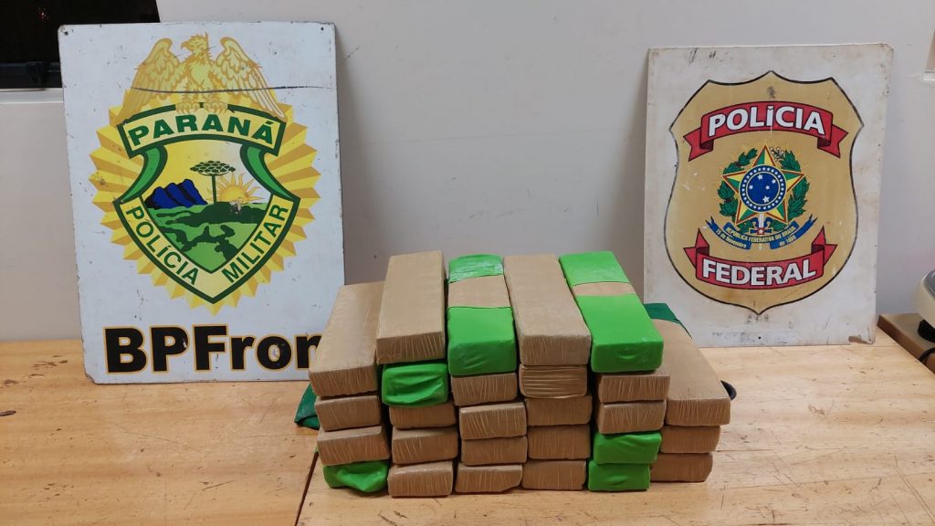 Jovem é detido em posse de mais de 21kg de maconha em ônibus