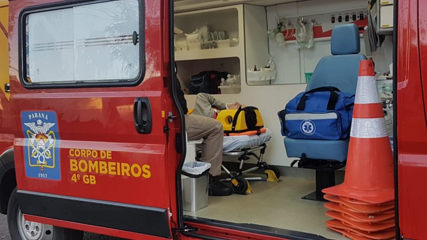 Ciclista fica ferido após bater contra porta de carro no Bairro Floresta