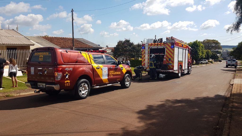 Bombeiros combatem princípio de incêndio em residência no Bairro Brasília