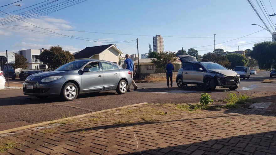Gestante fica ferida após se envolver em colisão na Rua Vitória, no Parque São Paulo
