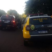 Imagem referente a Polícia detém homem após supostos disparos de fuzil e roubo no Bairro Claudete