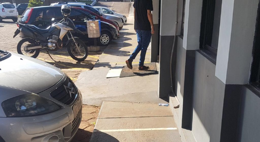Homem é detido com pedras de crack no Bairro Interlagos