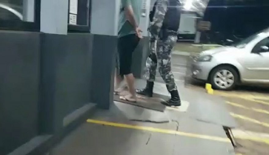 Sogro de um dos criminosos do roubo a camionetes é detido por posse ilegal de arma