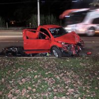Imagem referente a Homem morre ao colidir veículo contra árvore na Av. Tancredo Neves