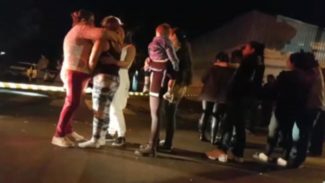 Após a morte de Jonathan Garcia Scheneider, familiares passam mal e são socorridos pelo Samu Após a morte de Jonathan Garcia Scheneider, familiares passam mal e são socorridos pelo Samu