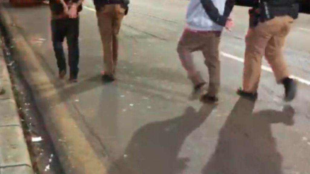 Dois indivíduos são detidos na Rua Paraná por estarem com mandado de prisão em aberto