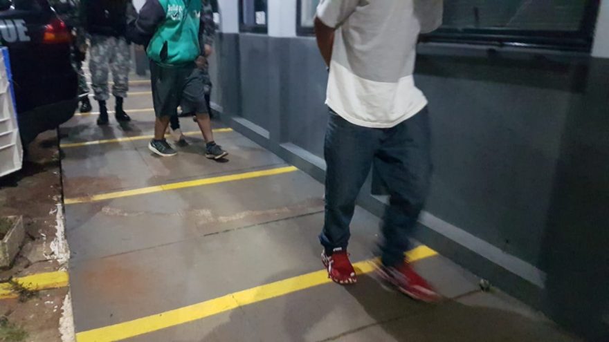 Veículos com registro de furto é recuperado; quatro ocupantes encaminhados para a delegacia