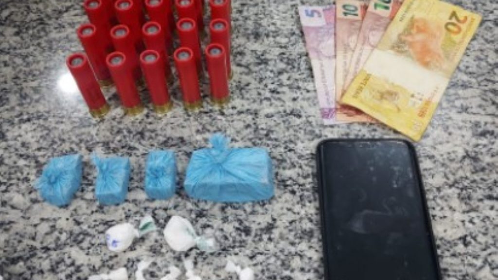 Indivíduo portando munição e drogas é detido na região Norte
