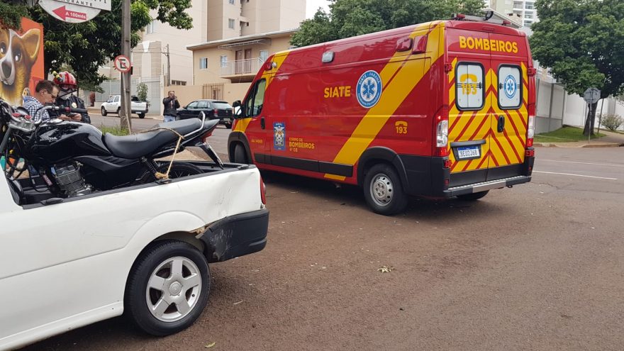 Colisão entre moto e Saveiro deixa homem ferido no Centro de Cascavel