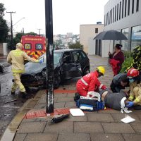 Imagem referente a Corsa fica destruído em grave acidente no Bairro Neva