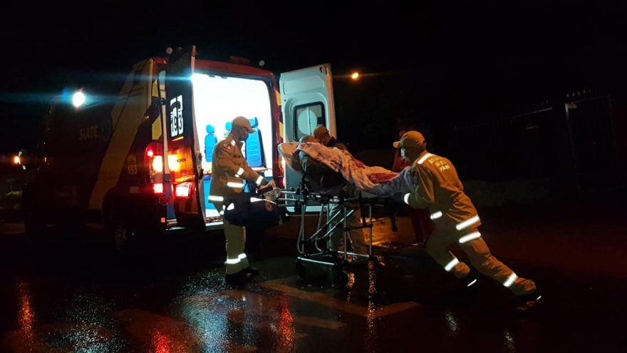 Idoso sofre queda em banheiro e precisa ser socorrido pelo Siate