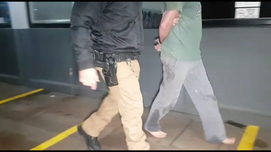 Após agredir a companheira, homem resiste a ação da PM e é detido
