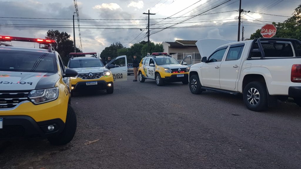 Ladrões roubam caminhonete, mas são interceptados pela PM na BR-277 e detidos no Cascavel Velho