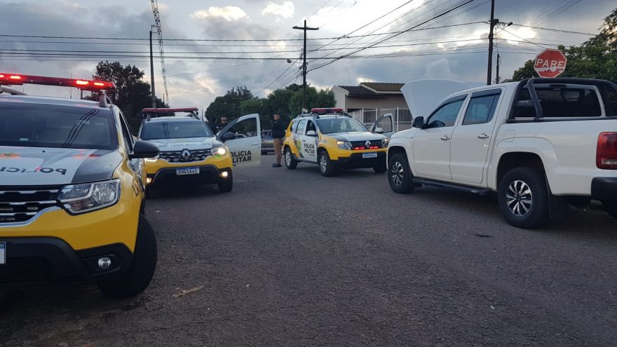 Ladrões roubam caminhonete, mas são interceptados pela PM na BR-277 e detidos no Cascavel Velho