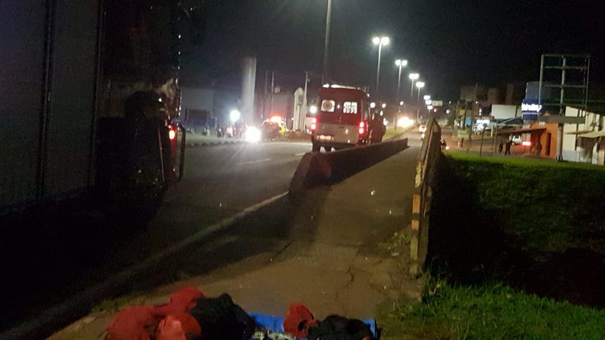 Socorristas resgatam mulher que ameaçava se jogar de viaduto na Avenida Carlos Gomes