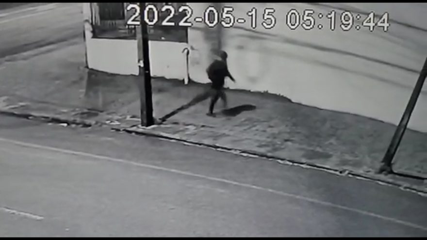 Vídeo mostra fuga de homem que é suspeito de furto no Cancelli