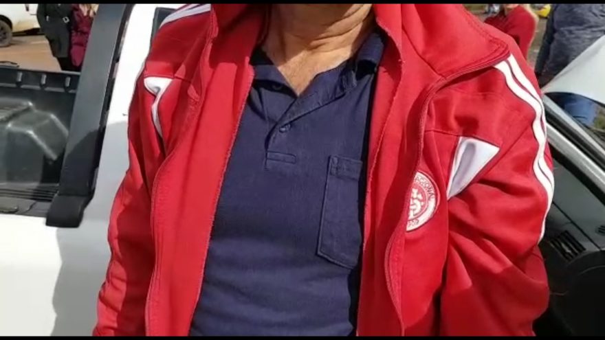Acidente com carro roubado: Condutor de Saveiro foi ameaçado ao tentar segurar assaltante