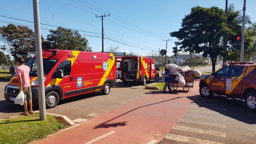 Ambulância do Corpo de Bombeiros se envolve em acidente na Avenida Barão do Rio Branco, em Cascavel