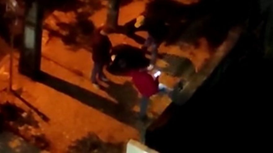 Covardia: Vídeo mostra homem sendo agredido por duas pessoas no Centro
