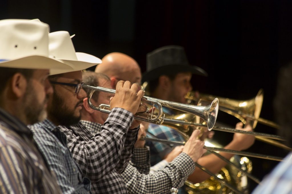 Orquestra Sinfônica do Paraná traz a Cascavel “Clássicos Sertanejos” em frente à Catedral