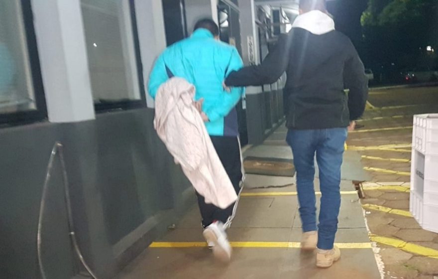 Após denúncia de tráfico de drogas na rodoviária, colombiano é detido por roubo