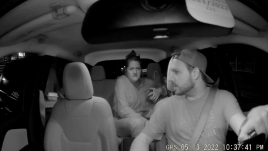 Motorista de aplicativo expulsa passageira após fala racista e xenofóbica