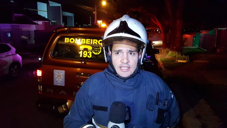 “O animal já se encontrava em óbito, infelizmente” relatou Tenente do Corpo de Bombeiros após cachorrinho morrer em incêndio