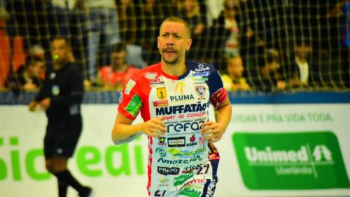 Carlão, capitão do Cascavel Futsal é o atual artilheiro da Liga Nacional Imagem referente a Carlão, capitão do Cascavel Futsal é o atual artilheiro da Liga Nacional