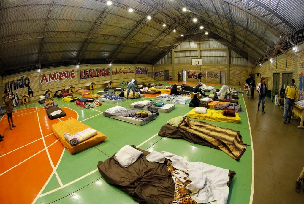 Segunda noite de acolhimento a moradores de rua no Ginásio do Creas supera expectativa de atendimentos
