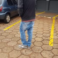 Imagem referente a Jovem que chutou rapaz contra ônibus na Rua Paraná se apresenta à Polícia