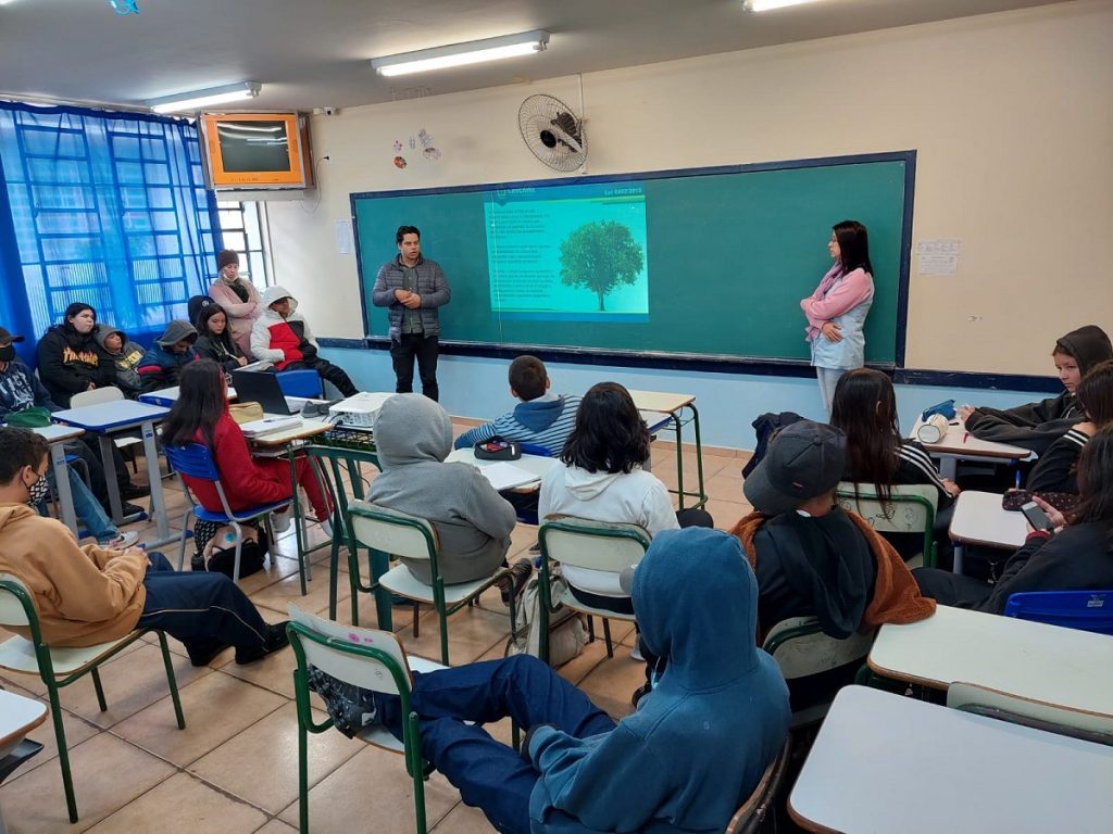 Alunos do Colégio Estadual do Clarito aprendem mais sobre sustentabilidade e o papel do Ecopontos
