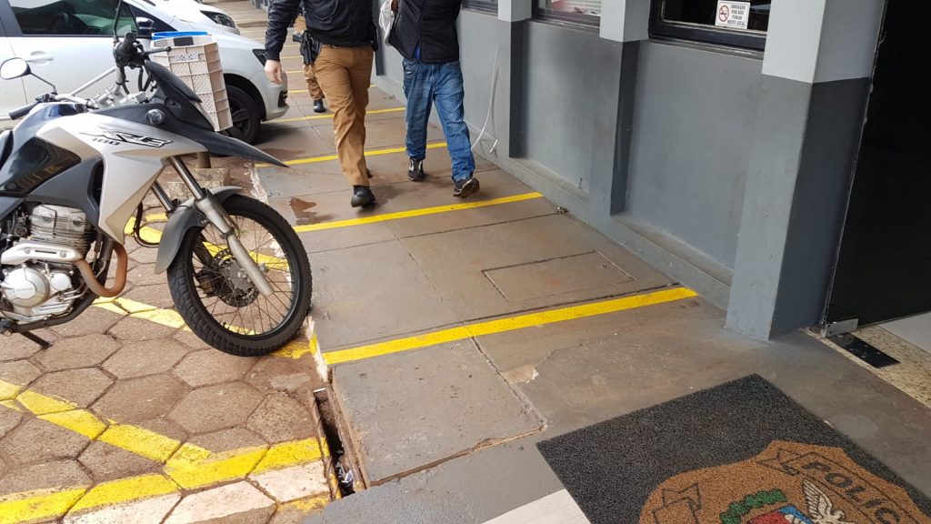 PM detém homem que tentava furtar carro no Centro