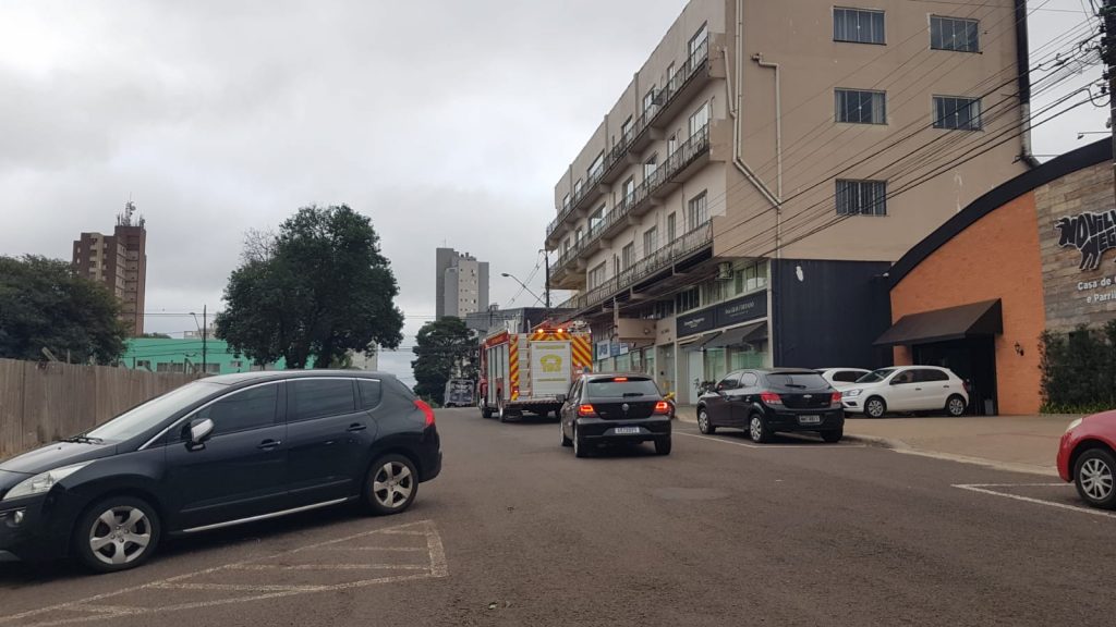 Corpo de Bombeiros combate princípio incêndio em imóvel na região central