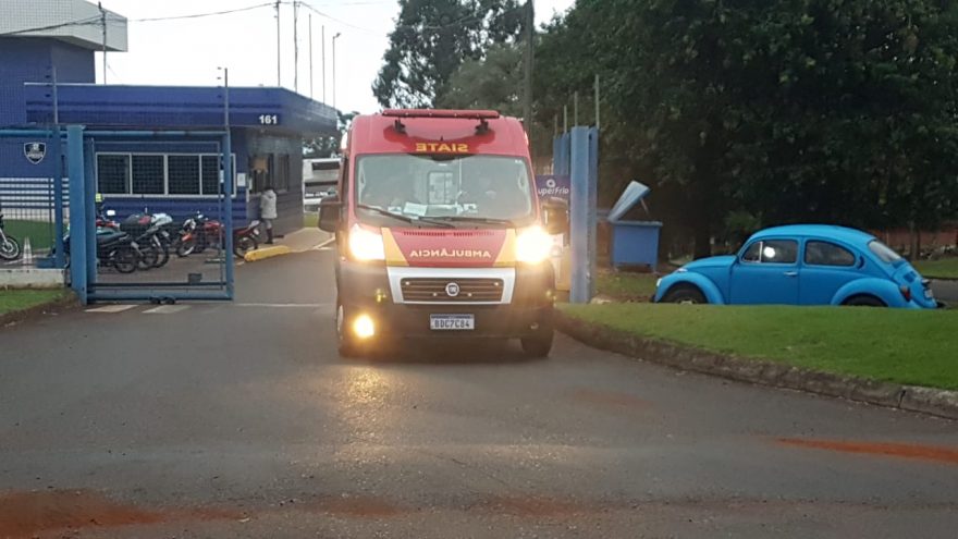 Motociclista colide em caminhão no Santos Dumont e Siate presta socorro