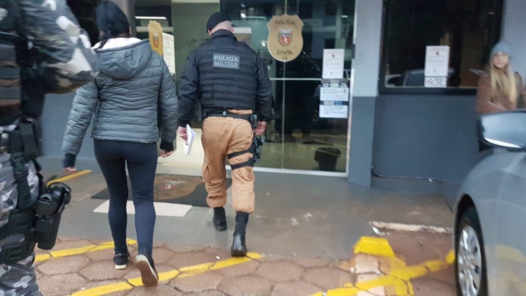Mulher é detida no Country com mandado de prisão em aberto por tráfico