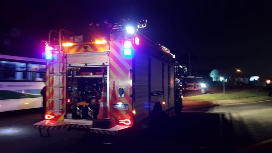 Ônibus atropela pedestre na marginal da BR-277, em Cascavel