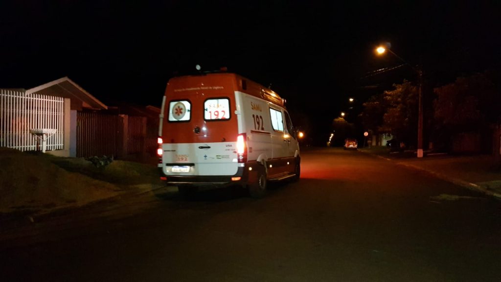 Mulher passa mal ao ingerir spray para matar barata