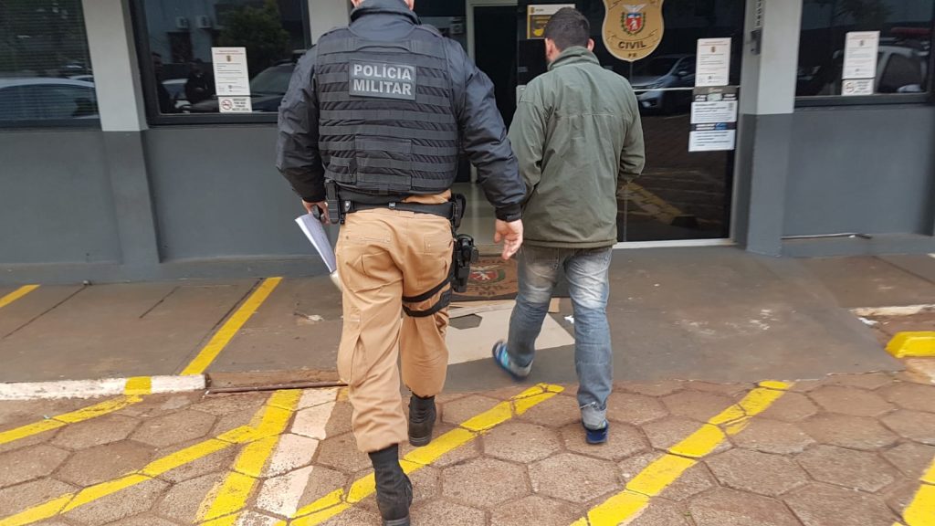 Homem é detido com cocaína e carregador de pistola no Santa Cruz
