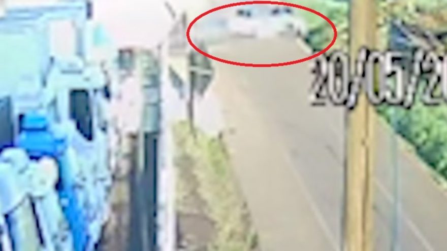 Câmera mostra acidente entre veículos na marginal da BR-277, no Santa Felicidade