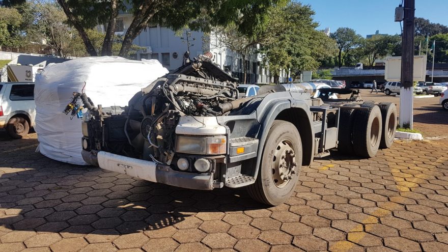 Caminhão furtado que estava sendo ‘desmanchado’ é recuperado em ação policial