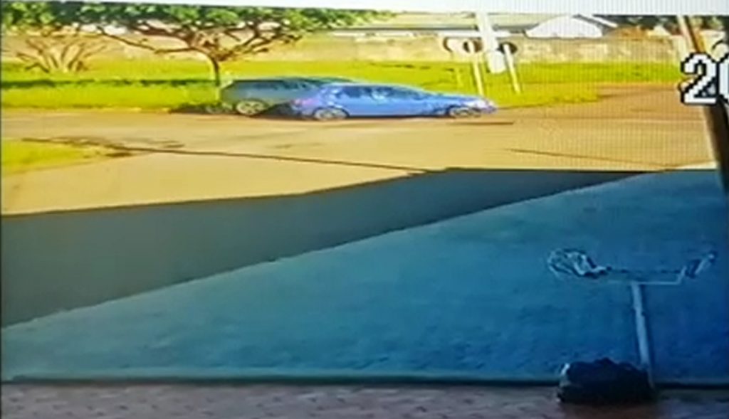 Câmera de segurança flagra colisão entre Fiesta e HR-V no Coqueiral