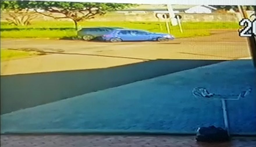 Câmera de segurança flagra colisão entre Fiesta e HR-V no Coqueiral